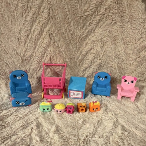 Shopkins Chef Club Pretend Play Grocery Miniatures Blue Plastic Cart Chairs