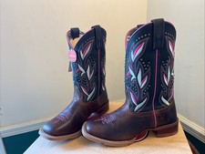 Bota Lydia Laredo Damas Tostada/Azul con Tachuelas Talla 9.0 M - Nueva con Caja