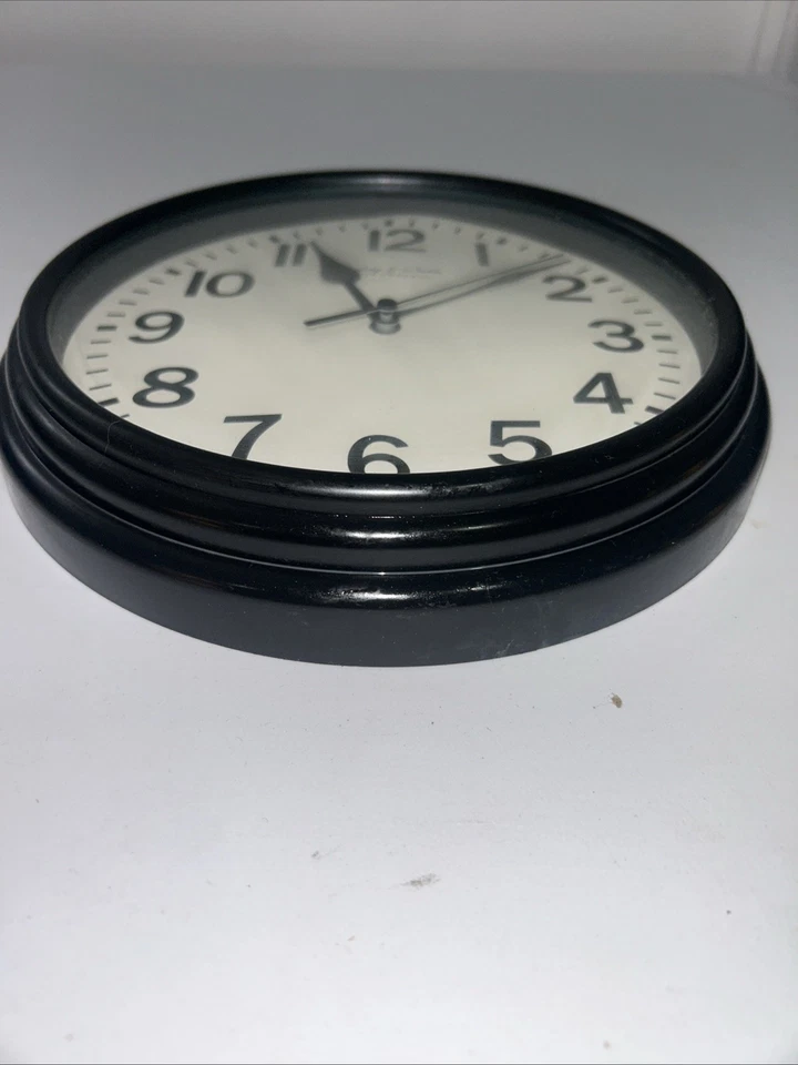 Настенные часы Sterling And Noble Quatrz 9 черные пластиковые 8,78 дюйма работают - Изображение 3 из 4