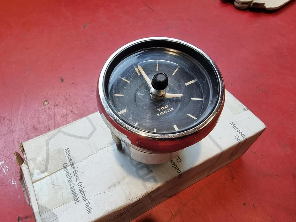 Uhr Quarz VDO Mercedes W108 W109 W114 W115 /8 0005420711 - Bild 1 von 4