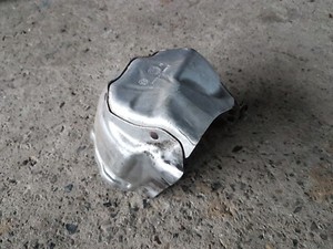 BMW 5er F10 F11 N57Z 535dx Hitzeschild Abgaskrümmer 8508138