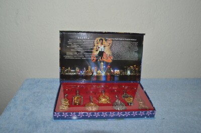 BRUCE LEE - Hong Kong - Set of 7 - KEY CHAINS - NEW Mint Box 