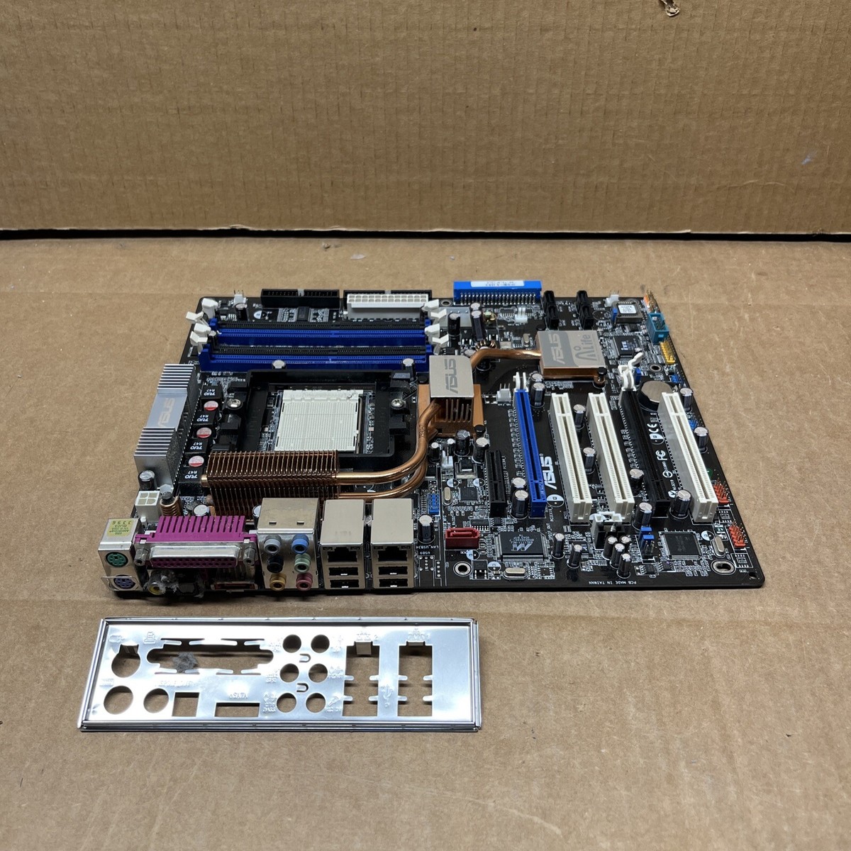 A8N32-SLI ASUS A8N32-SLI Deluxe Socket 939 NVIDIA nForce4 SLI X16