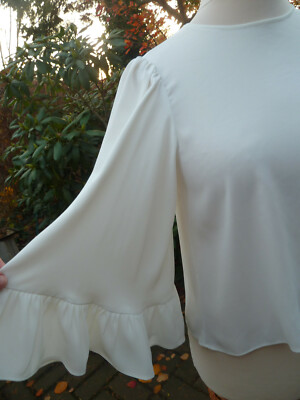 Elegante Rüschenbluse von Zara Basic, creme, Gr. S, Trompetenarm,