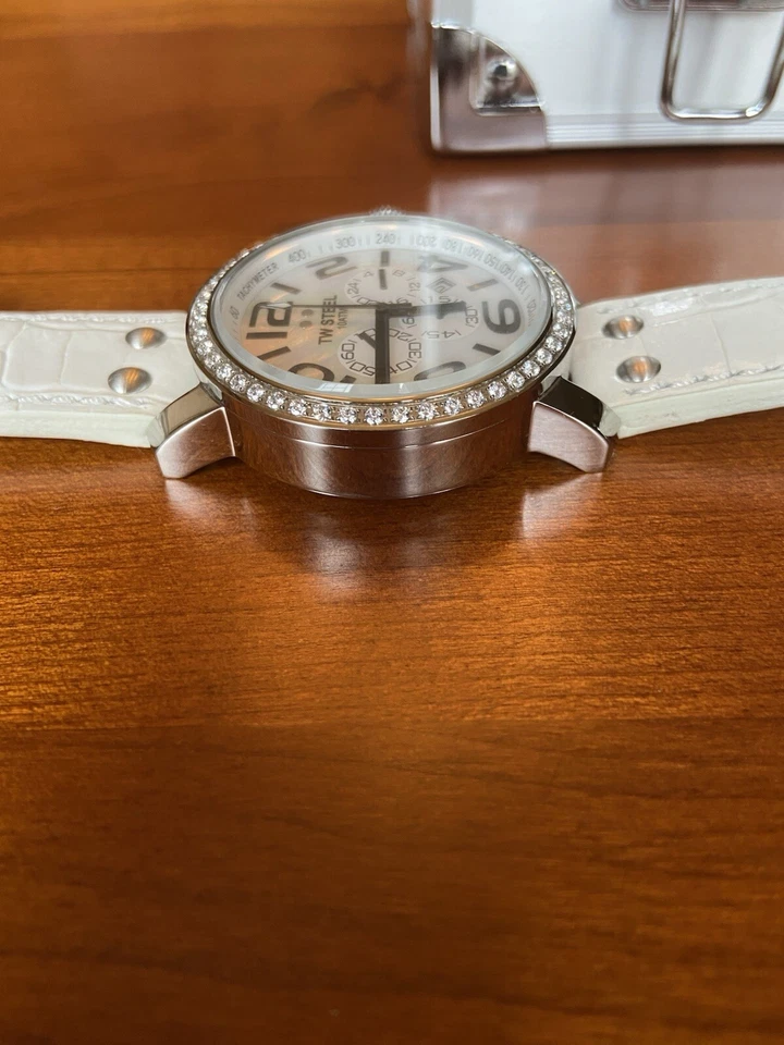 TW acero oversize esfera blanca nácar con tres Crono,s. Velocímetro Foto 3 de 4