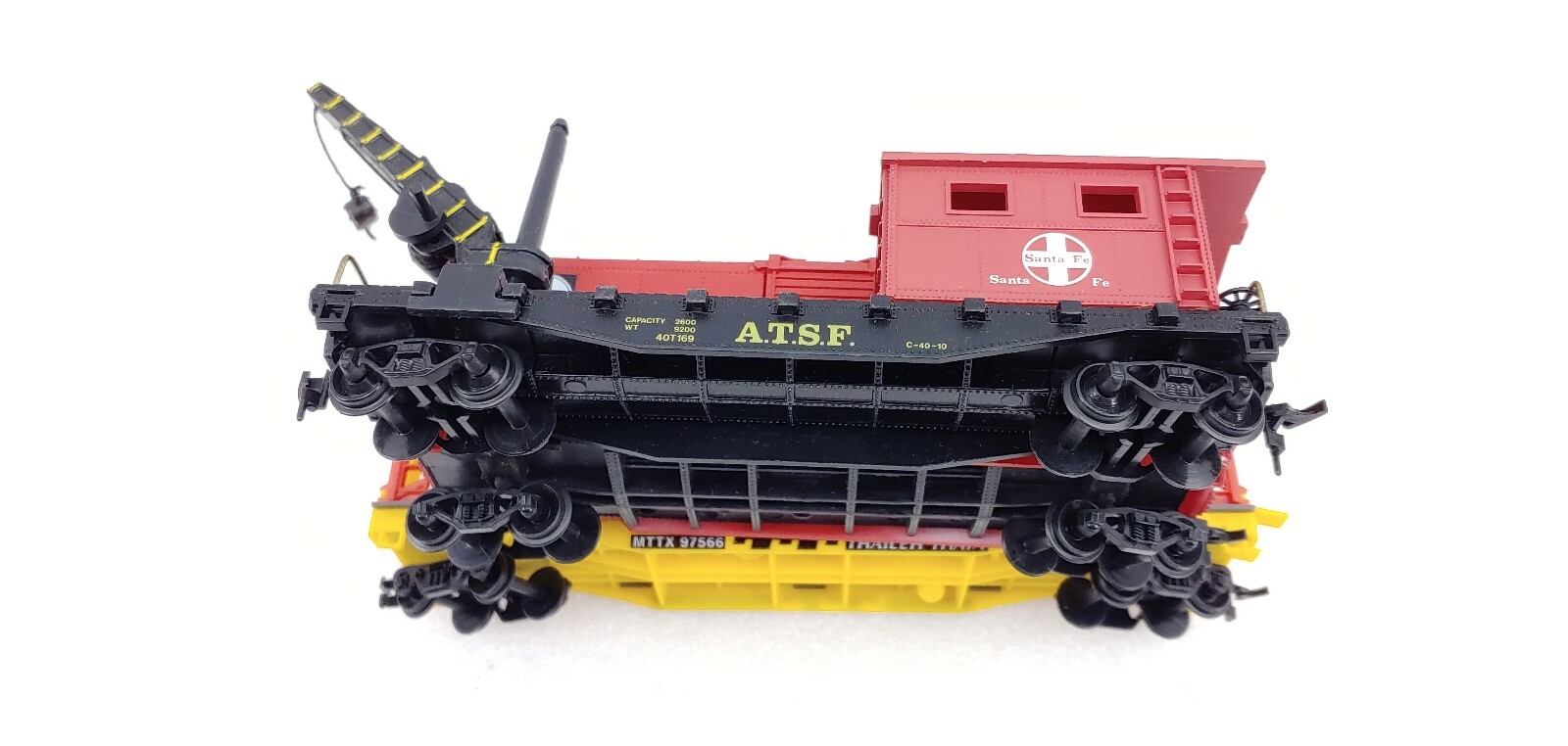 HO Gauge Santa Fe ATSF Derrick Crane, Auto Loader w/ 5 Cars and High Cube Boxcar