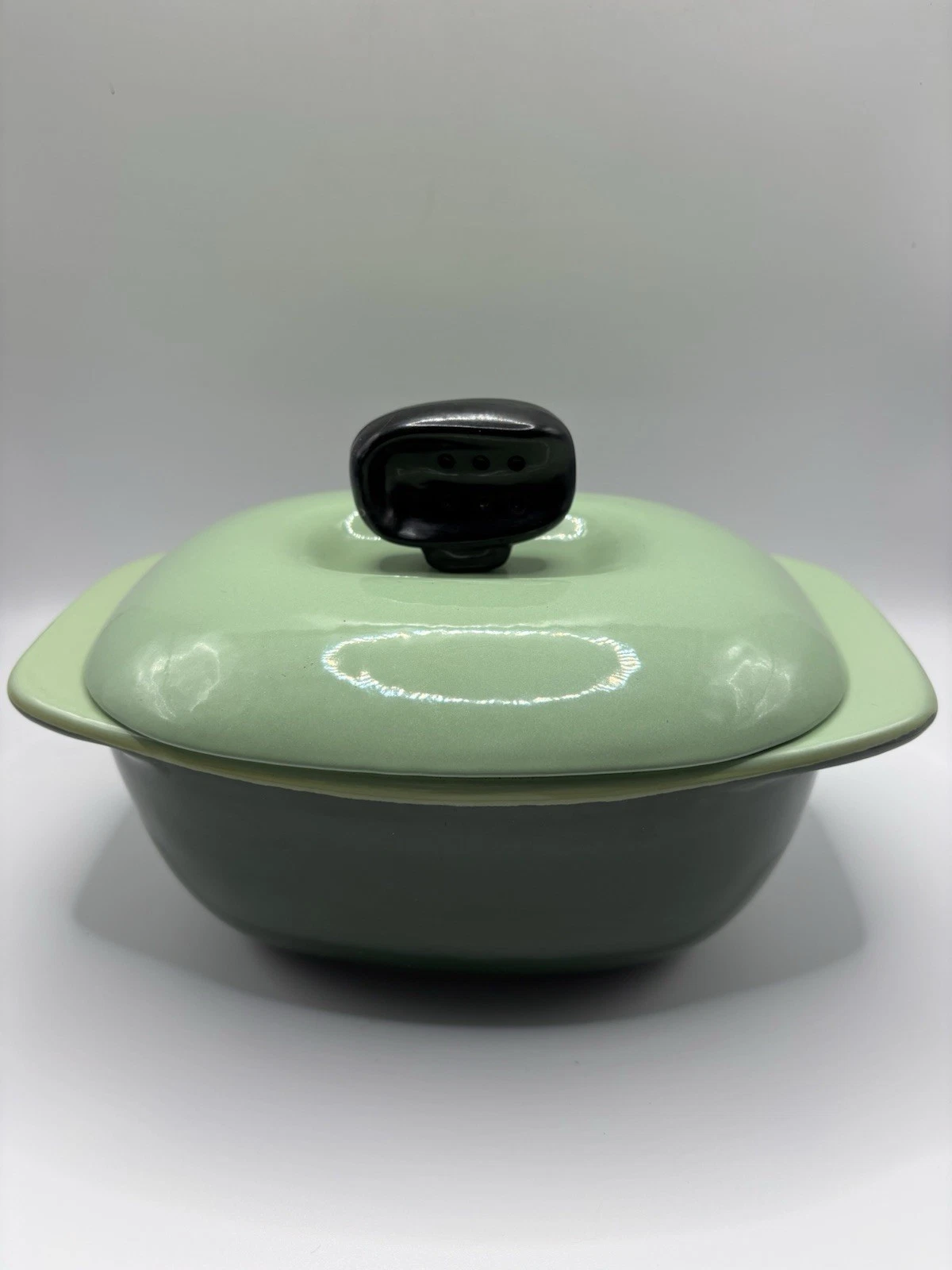 VTG TWO TONE GREEN ENAMELED CAST IRON CONSO WARE DUTCH OVEN/CASSEROLE RARE READ