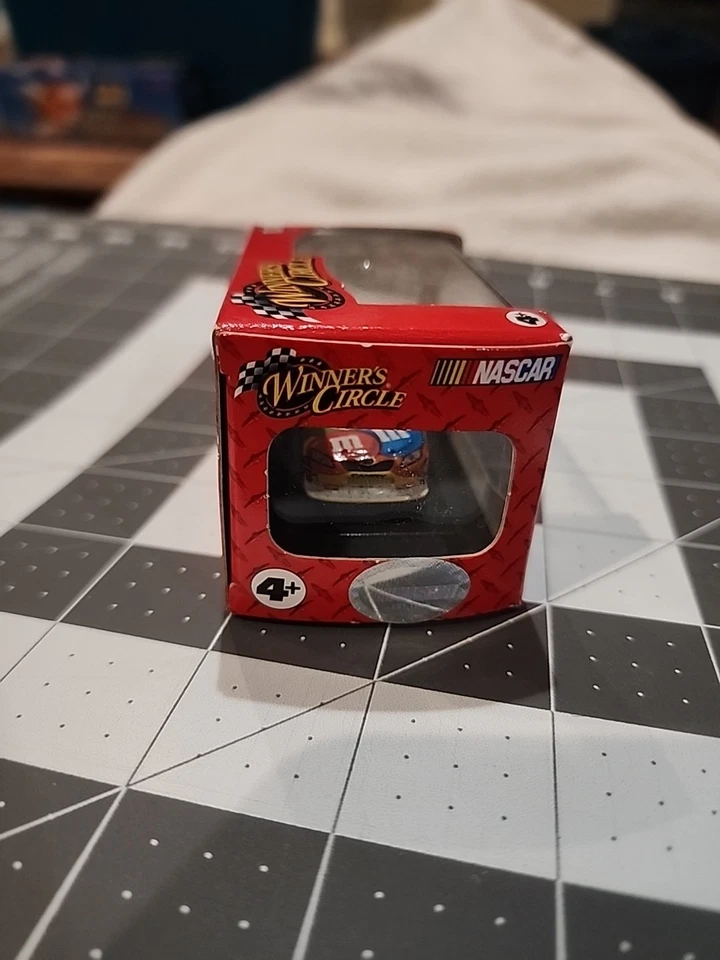 NASCAR 1:87 Scale Daytona 500 Toyota Camry Kyle Busch #18 Winner's Circle M&M - Image 4 of 4