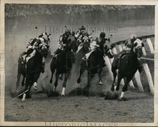 1945 Press Photo Eddie Arcaro on Hillyer Court, M Caffarell on Zacotilla at NY