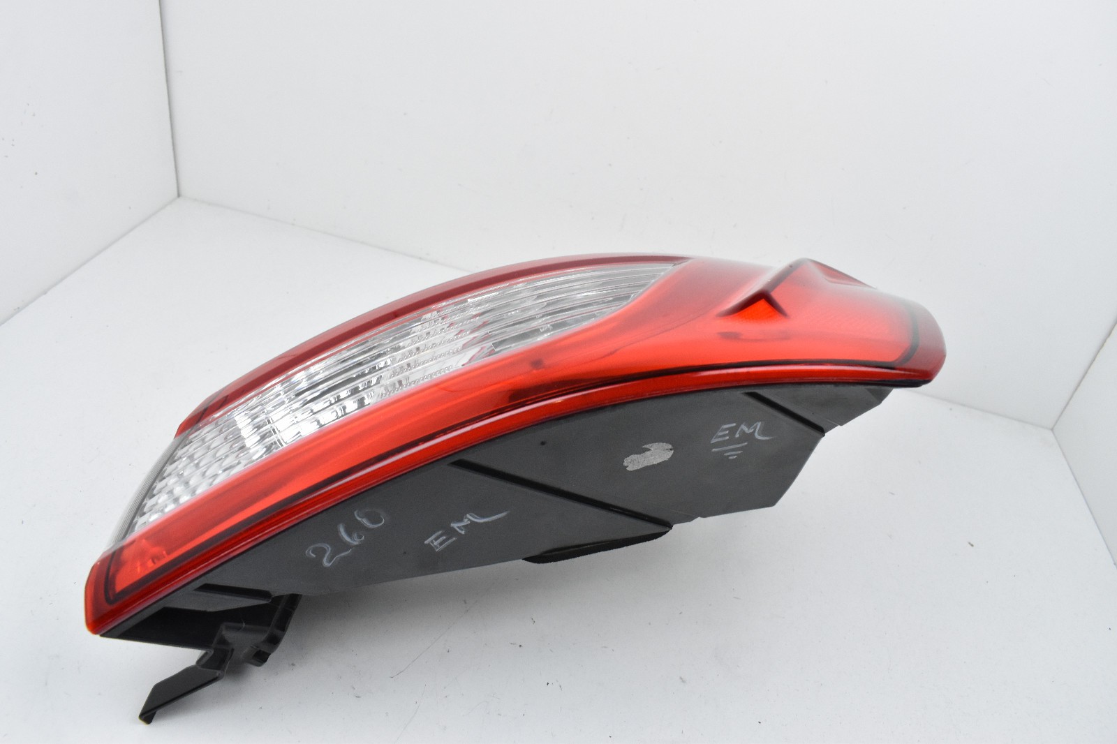 2014 2019 Maserati GHIBLI S Q4 Passenger RH  Rear Outer Tail Lignt Lamp LED OEM
