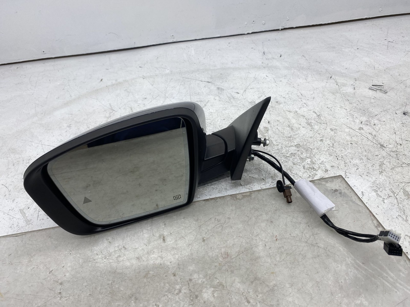 2017-2024 MASERATI LEVANTE FRONT RIGHT DOOR MIRROR W/ CAMERA BLINDSPOT HEATED