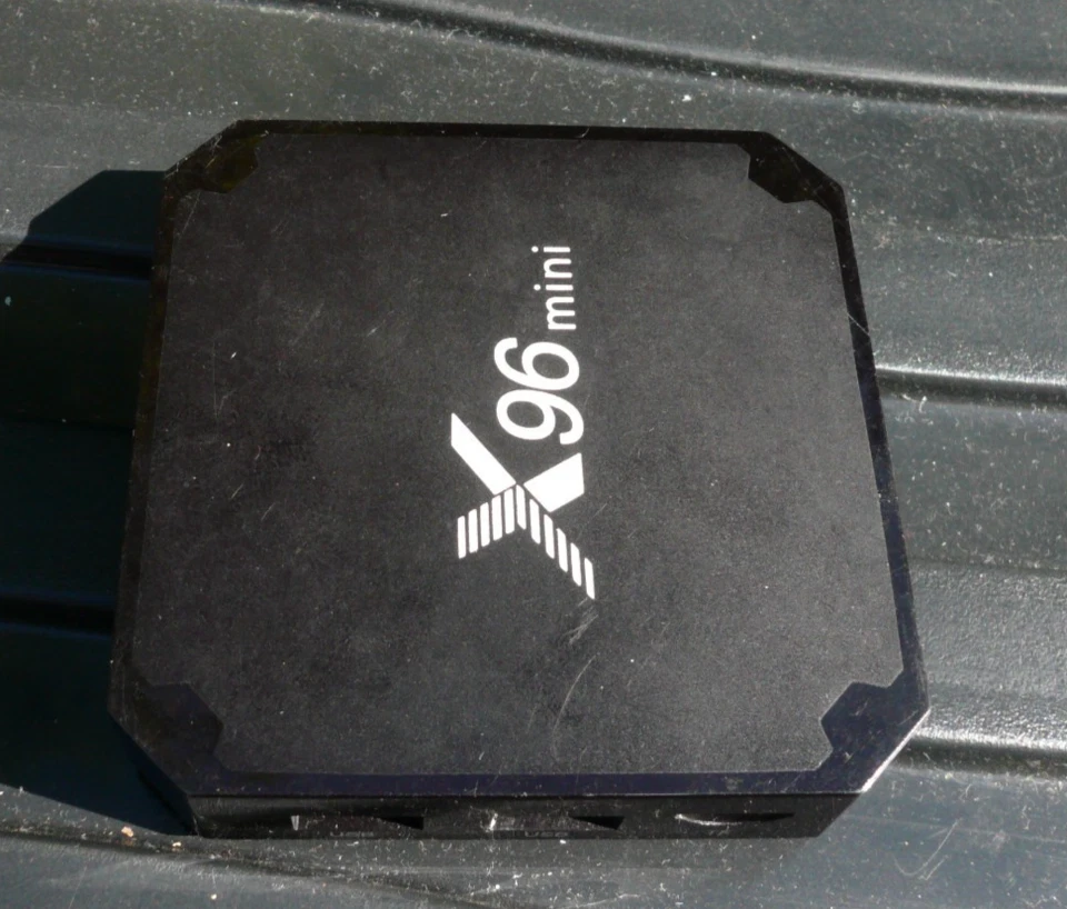XGODY 2GBRAM 16GB ROM x96 mini Android TV Box with remote and PSU - Image 2 of 3