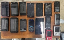 Lot of 17 +  Broken Phones + Samsung Digital Camera – For Parts/Repair