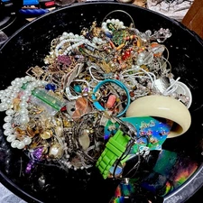 7.6 Lb Jewelry Lot Costume Broken Tangled Wearable Mix Craft Repair Repurpose