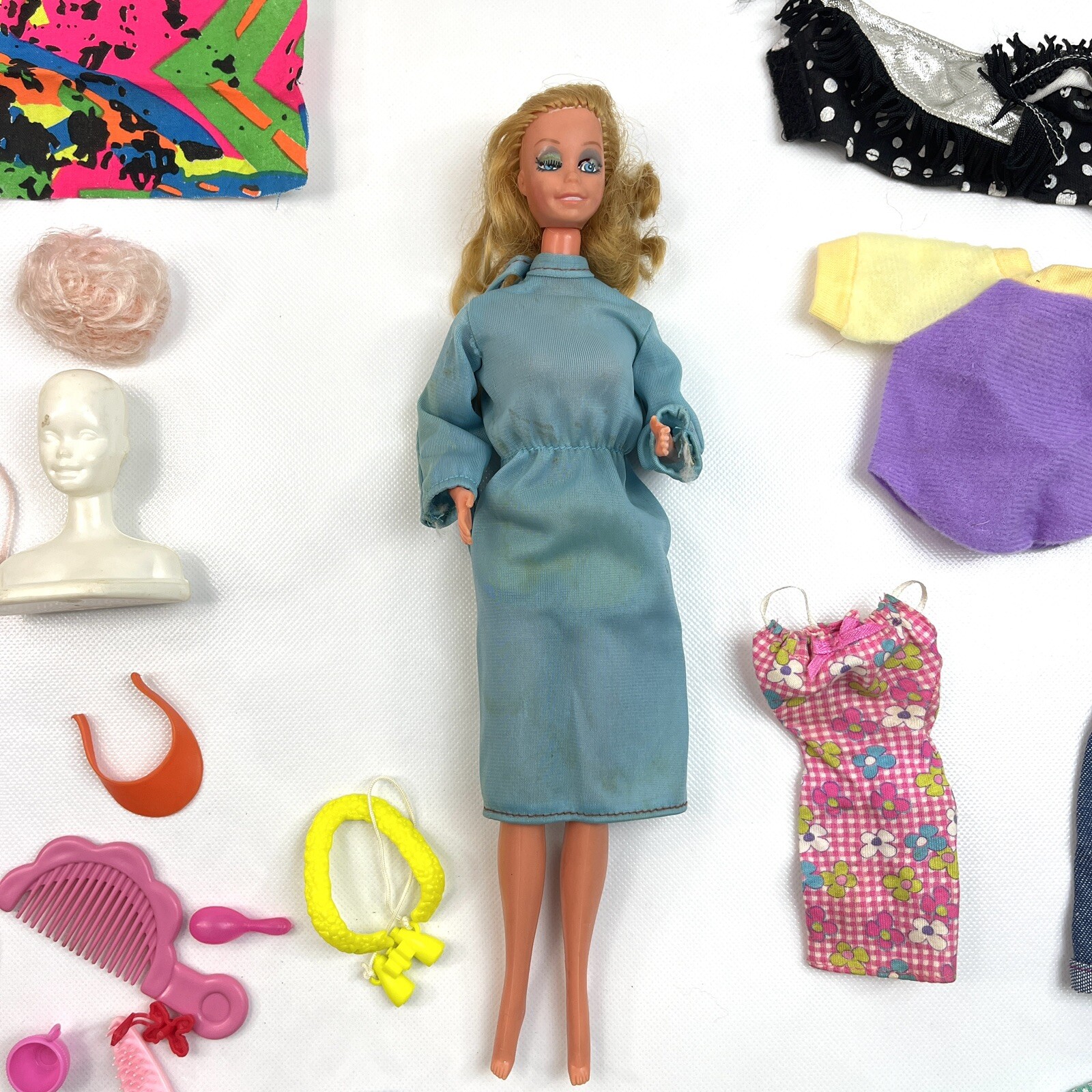 Mattel Wester Winking Barbie Super Star Era Fashion Doll + Extra