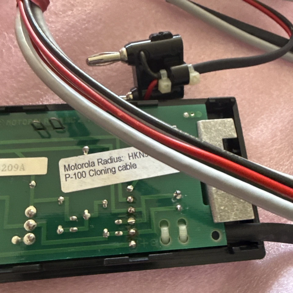 Motorola HKN9413A Radius P100 Programming Cable / Battery Eliminator - Image 4 of 4