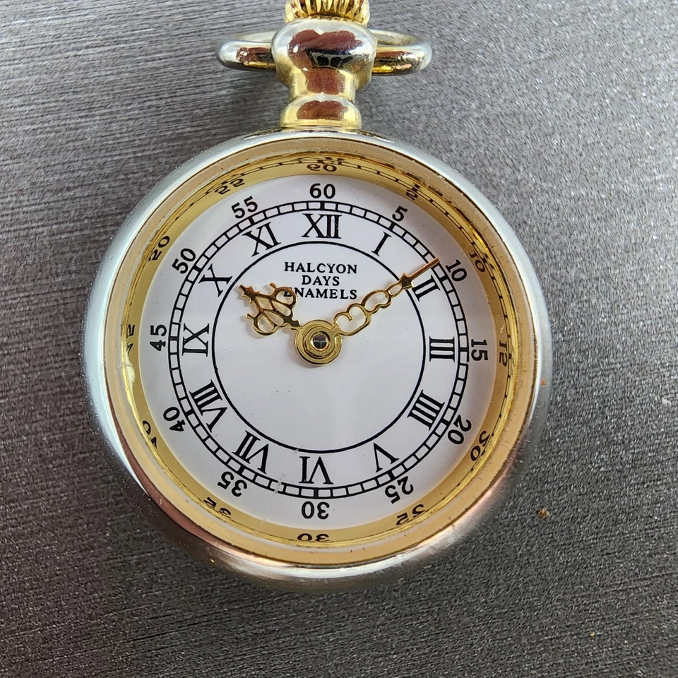 Reloj de Bolsillo Halcyon Día Esmaltes Colgante 25mm Esfera Blanca Oro Gato Trasero Nuevo Batt Foto 3 de 4
