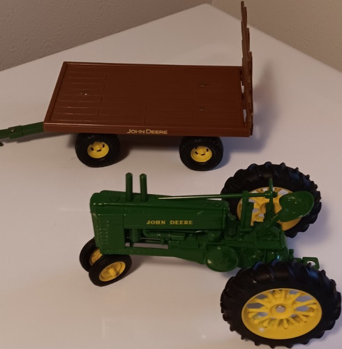John Deere Diecast Tractor & Trailer Farm Toy Set Agriculture Theme
