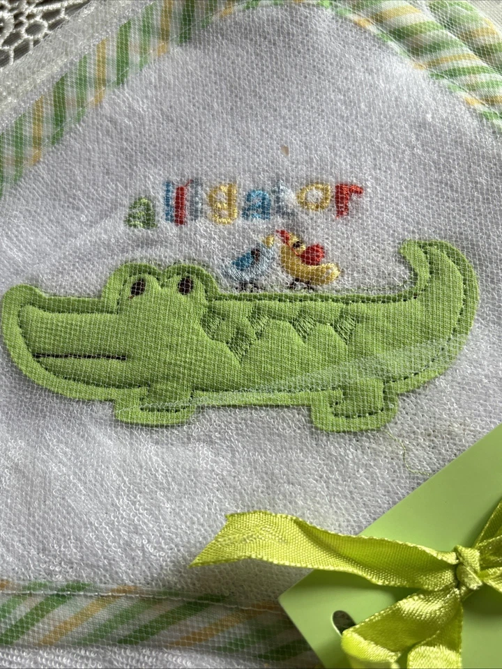 CARTER’ S Alligator 28" X 34" Hooded Towel & Washcloth Set Green/Yellow NEW NIP - Image 4 of 4