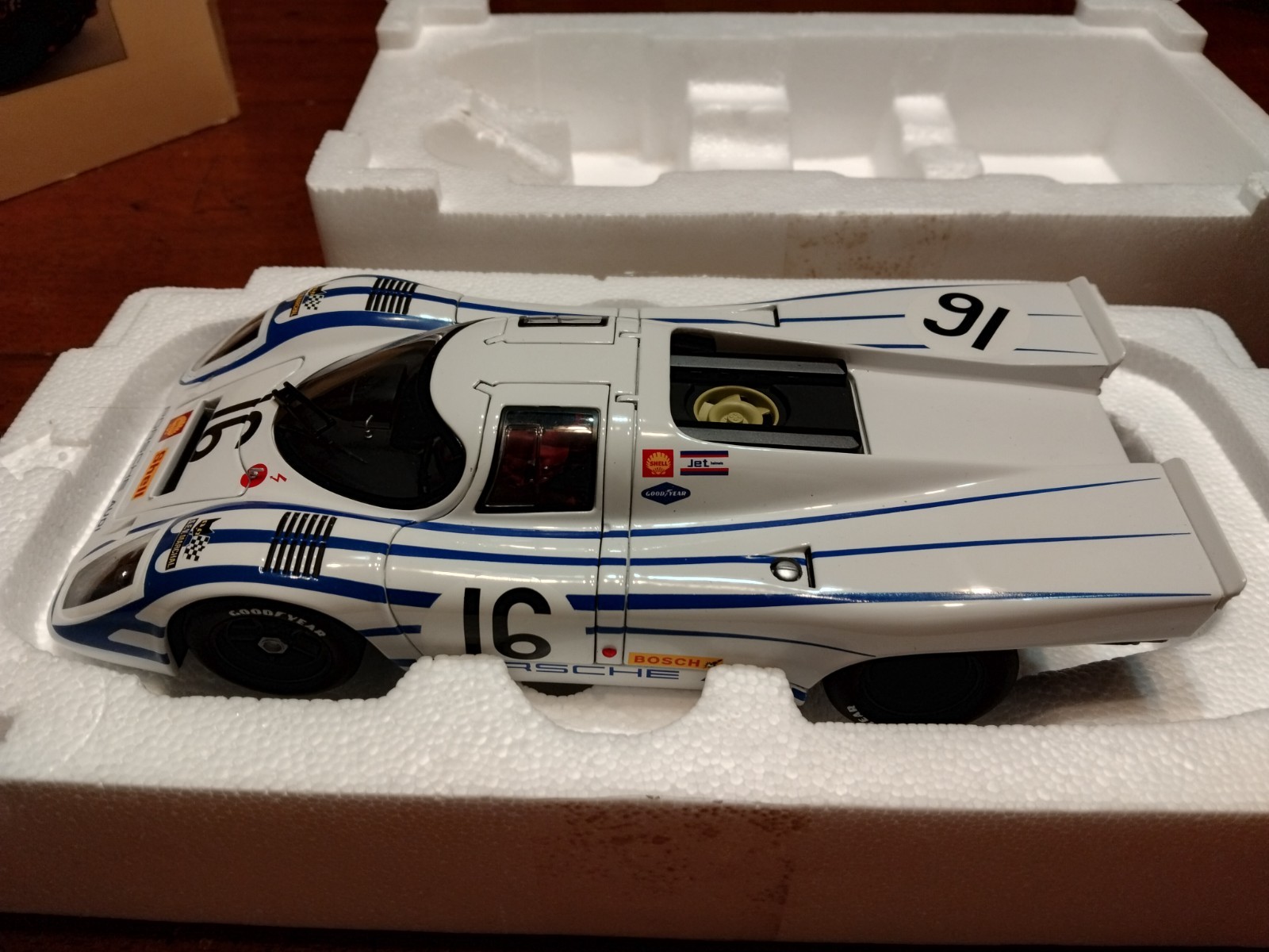 Porsche 917K Autoart 1/18 cadeau idéal pour passionné de voiture de collection