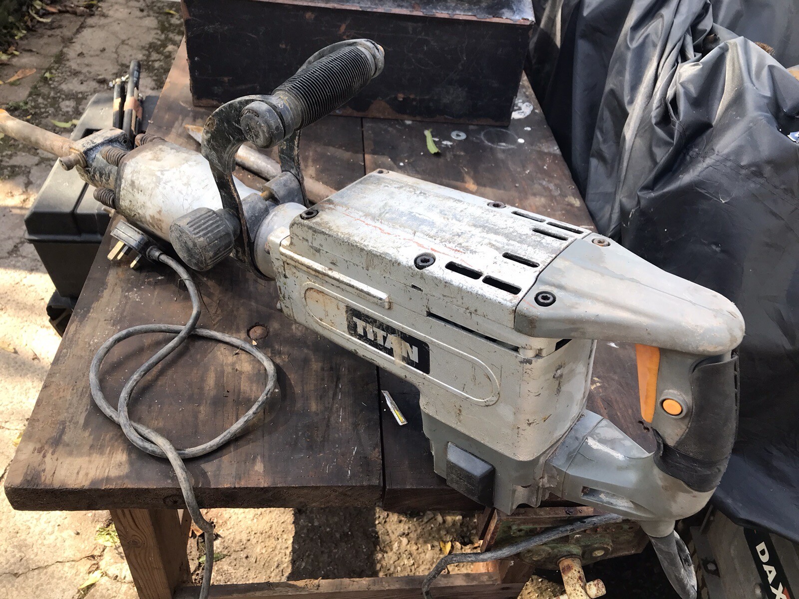 Used Titan 1700W Demolition Hammer / Concrete Breaker & Chisels