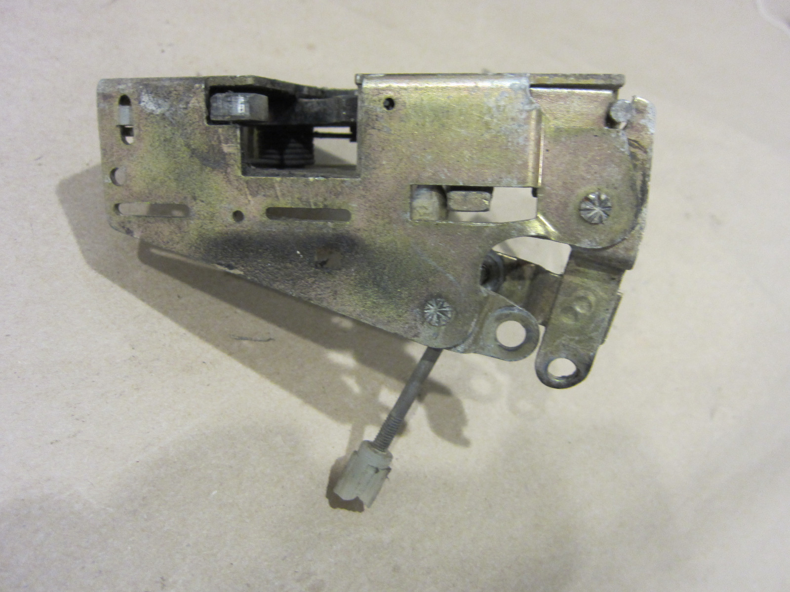Ferrari Mondial 3.0 QV (1984), Mondial 8 (1981). RH Door Lock. Part# 60634300