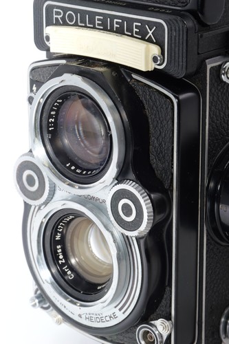 Rolleiflex 3.5F 6x6cm TLR Film Camera. Zeiss Planar 75mm f3.5 Lens. Case. Hood. - Picture 19 of 22