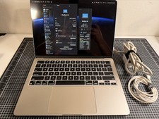 MINT CONDITION Apple MacBook Air 2022 Silver, M2, 13inch, 8GB RAM, 256GB SSD