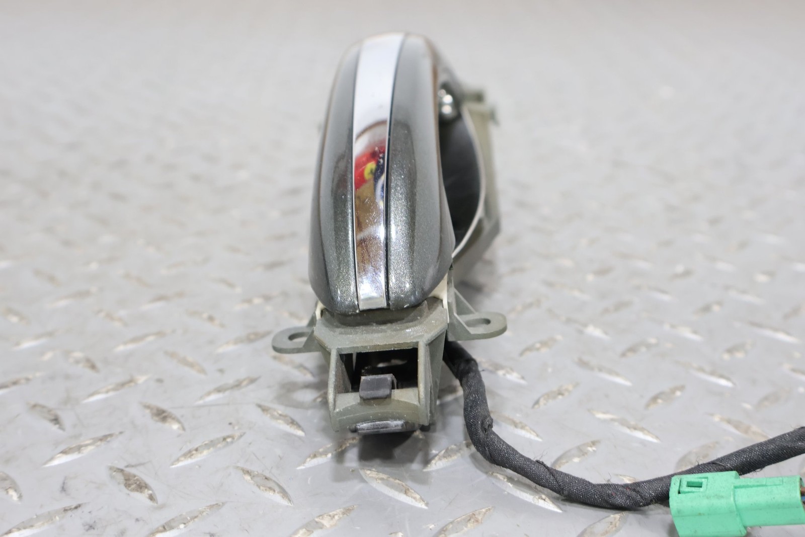 04-10 Bentley Continental GT Coupe Right Exterior Door Handle (Cypress LK7T)