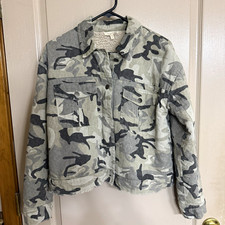 Mystree Women  s Small Camo Jacket Sherpa Lined Gray Camouflage Distressed Hem