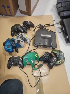 Restposten Nintendo 64 Konsole / gemischte Controller - NICHT VOLLSTÄNDIG GETESTET. 