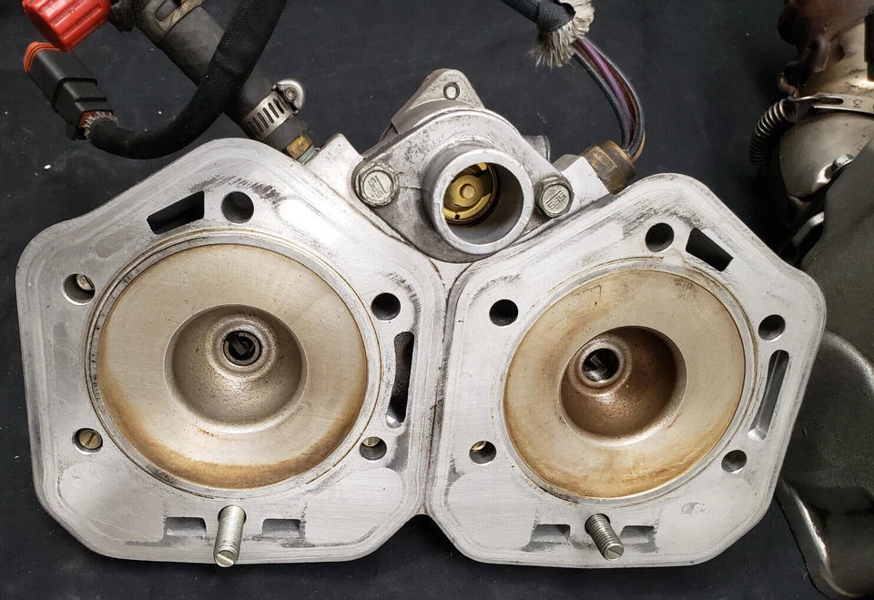 ROTAX Bombardier cylinder jugs and head assembly — 第 3/4 张图片