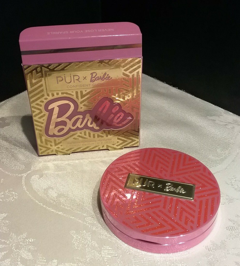 ファンデーション Barbie PUR X BARBIE ~ CONFIDENT GLOW SIGNATURE ILLUMINATING HIGHLIGHTER