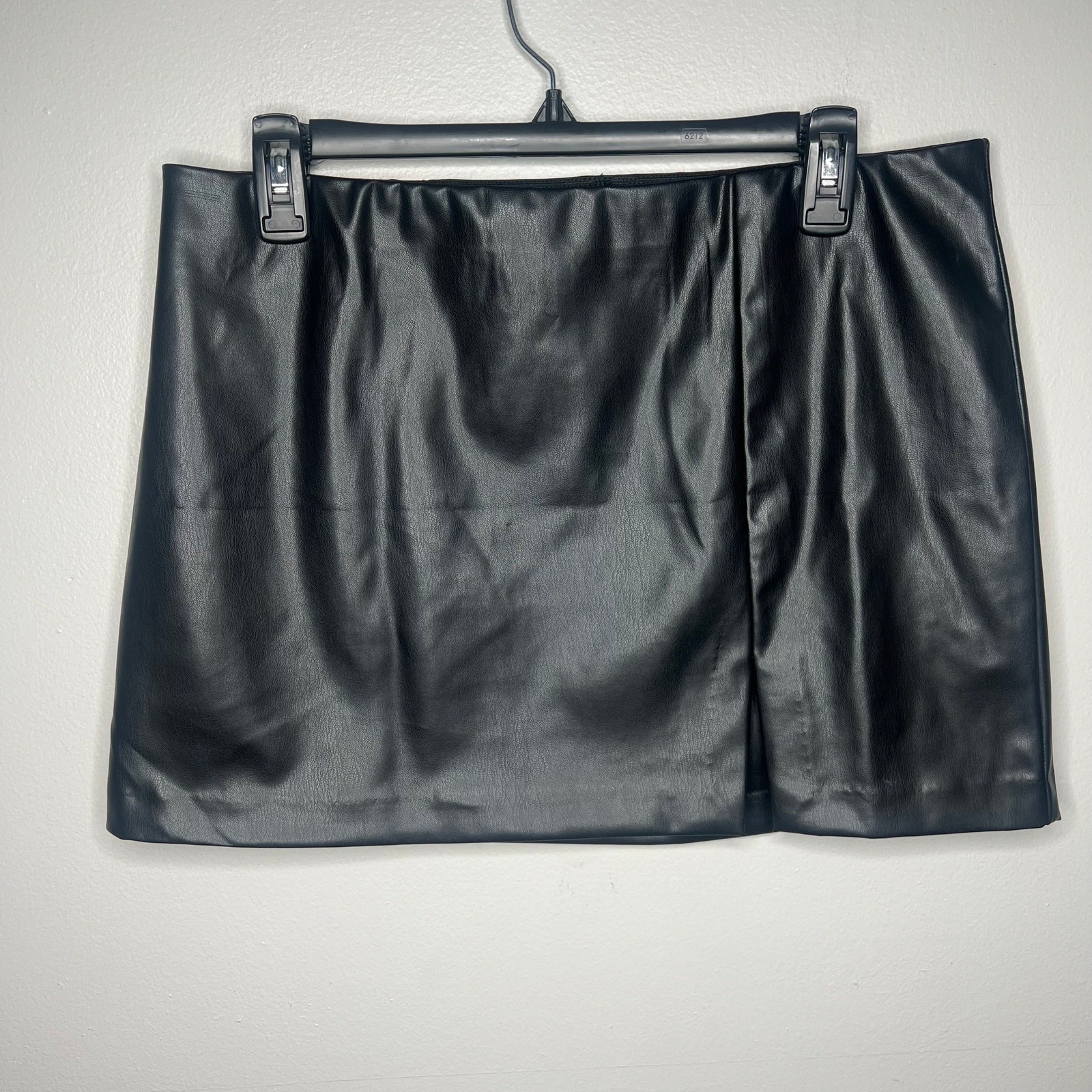 Women's Black Faux Leather Mini Skirt Size M Pull On Elastic Waist Side Slit
