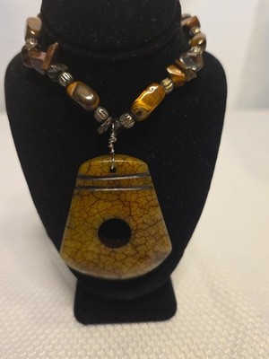16'' Unique Stone Neclace With Different Stones Around Neckline