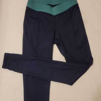 Ivy Park mid rise, crisscross front leggings size small