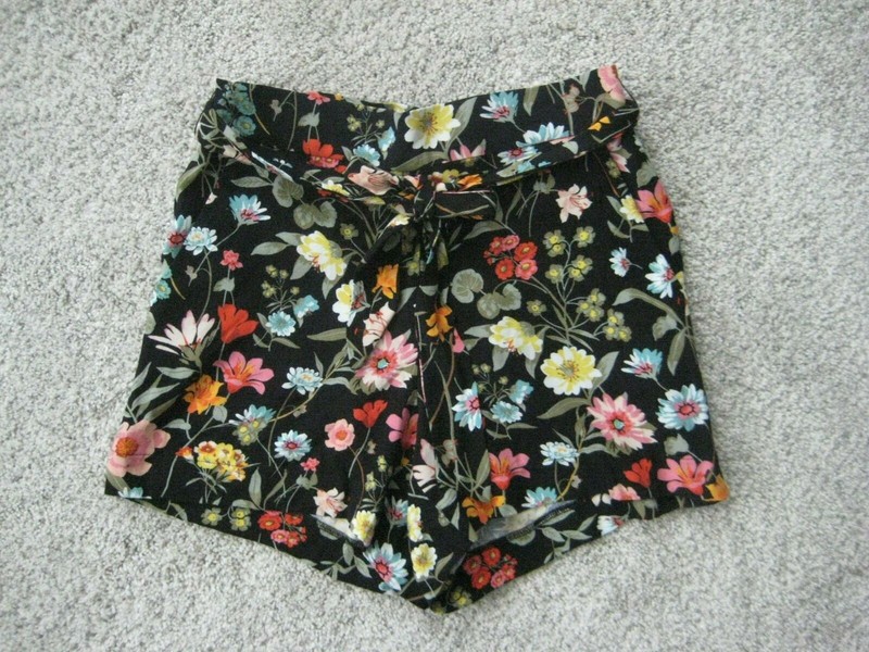 Ann Taylor Loft Floral Shorts Size XS NWT