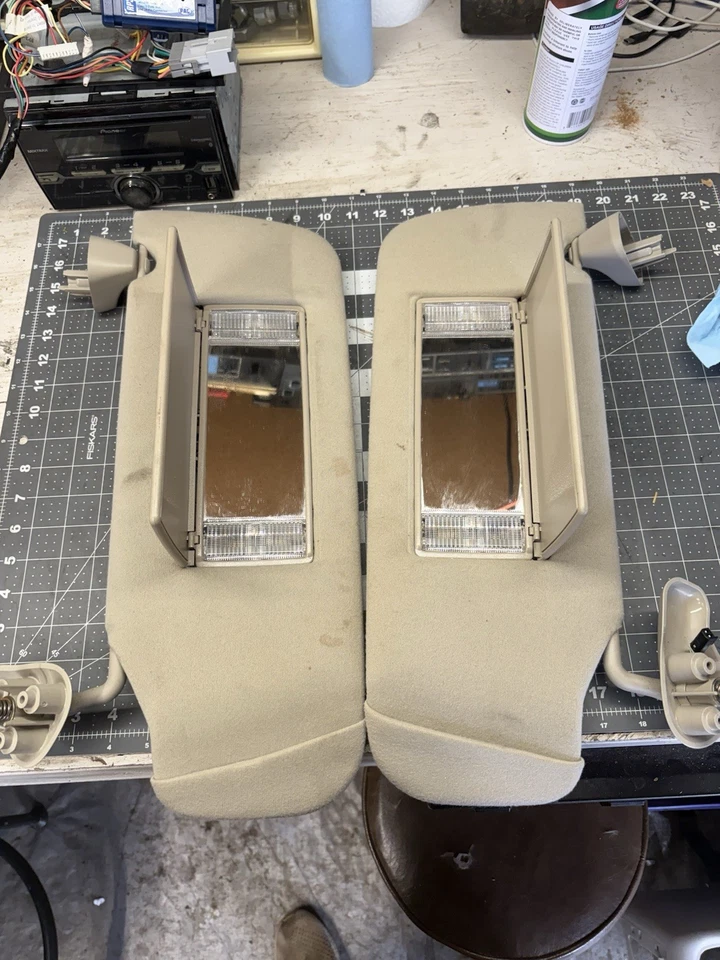2000-2006 Chevy/GMC Sun Visors (Tahoe, Yukon, Suburban) (Tan/Shale) - Image 2 of 3