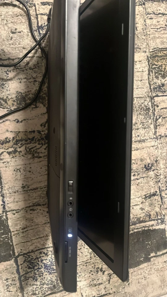 Dell Vostro 3700 i5 M2520 2x2,5 GHz 8GB 120GB SSD  17,3"HD Win. 11 Notebook DVD - Bild 4 von 4