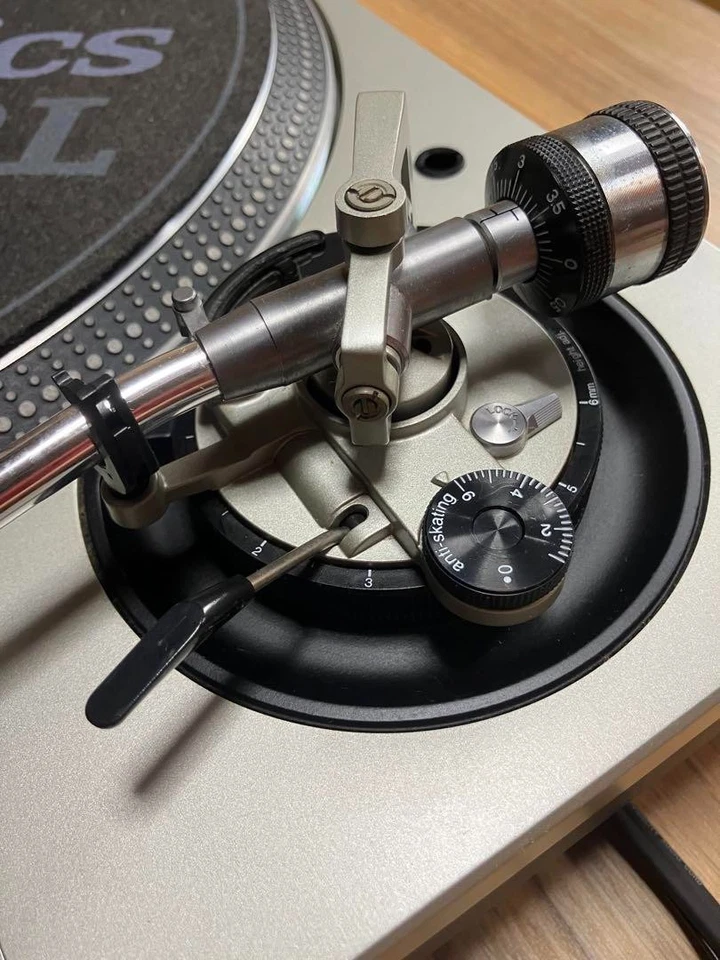 Technics SL-1200MK5 Tocadiscos Cuarzo Sintetizador Forma S Brazo DJ Totalmente Funcional Foto 3 de 4