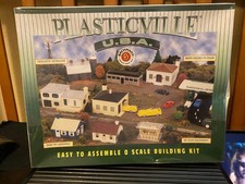 L NIB Sealed Plasticville 45607 Split Level House
