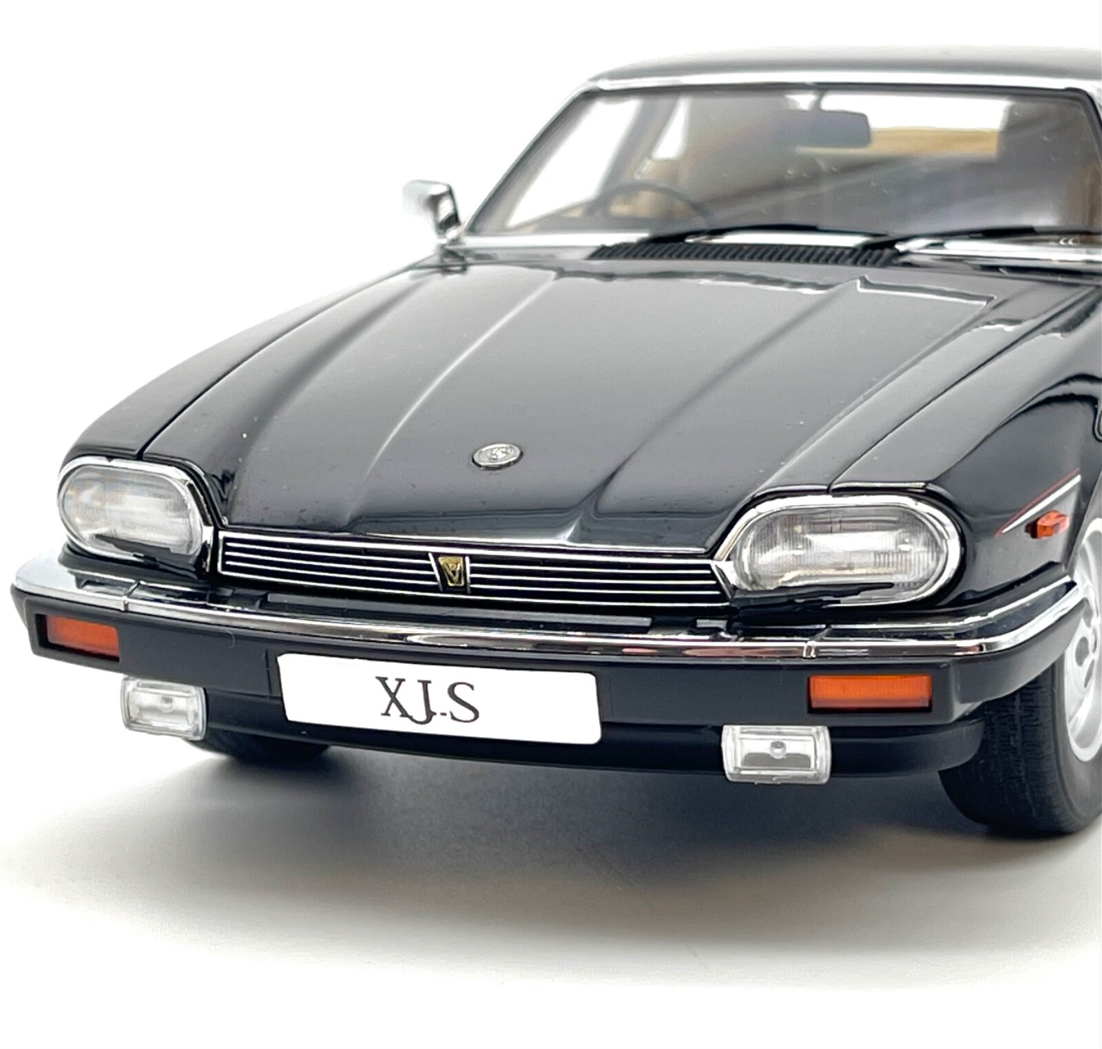Autoart 73577 Jaguar XJ - S Sportcoupe in schwarz extrem selten 