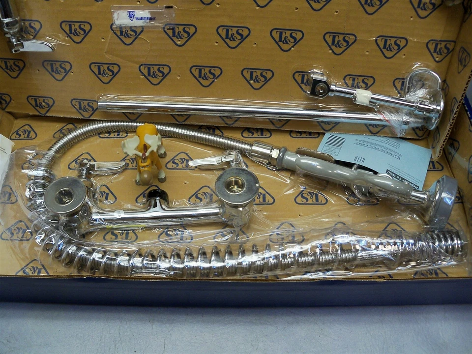 Unidade de pré-lavagem EasyInstall B-0133-ADF12-B T&S ação de mola latão cromado - Imagem 2 de 4