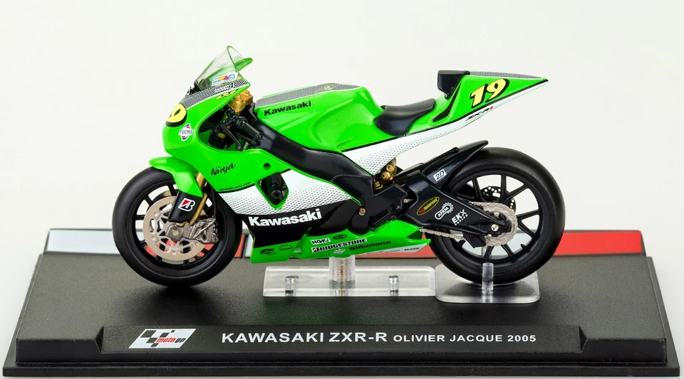 Kawasaki ZXR-R Olivier Jacque 2005 Scala 1:24 Modellino Classe MotoGP Numero 19 - Immagine 2 di 4
