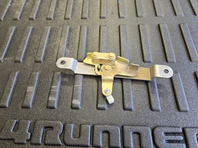 2000 Toyota 4runner TAILGATE OPENING BELL CRANK LEVER tail Lift Gate Latch 