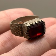STUNNING ANCIENT ROMAN BRONZE RING WITH GLASS INSERT