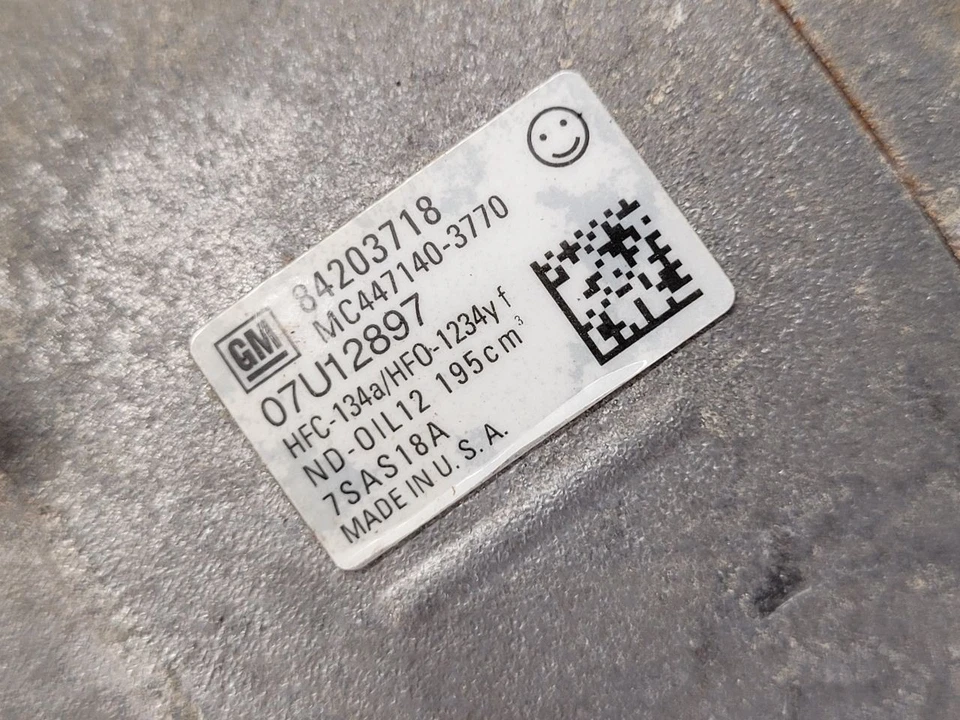 Compresor de aire acondicionado Cadillac Escalade 2015-2020 84317510 Foto 3 de 4