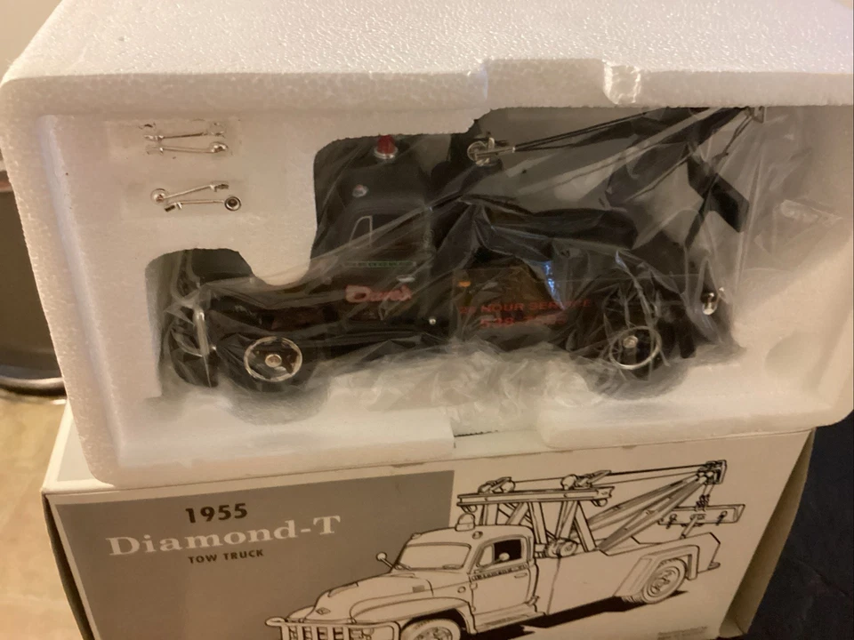DAVE'S SERVICE 1955 DIAMOND-T TOW TRUCK WRECKER FIRST GEAR DIECAST #18-1895 NEW - Image 4 of 4