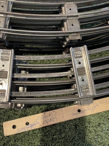 Lot Of Vintage Metal Train Tracks Curved 3 Rail 12Pieces. - Picture 5 of 5