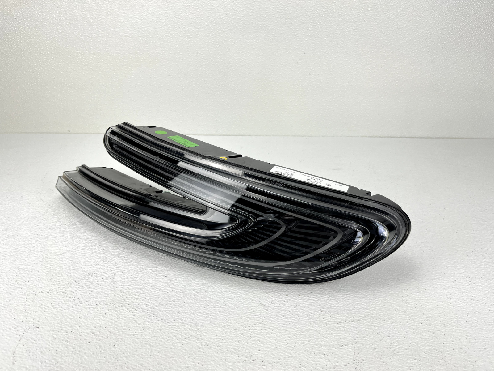 PERFECT! 2017-2023 ASTON MARTIN DB11 RIGHT PASSENGER SIDE LED TAILLIGHT OEM